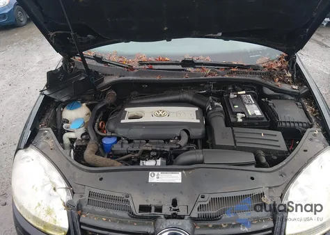 2010 Volkswagen Jetta Wolfsburg Edition z USA, uszkodzony, nr VIN 3VWRA7AJ1AM069649